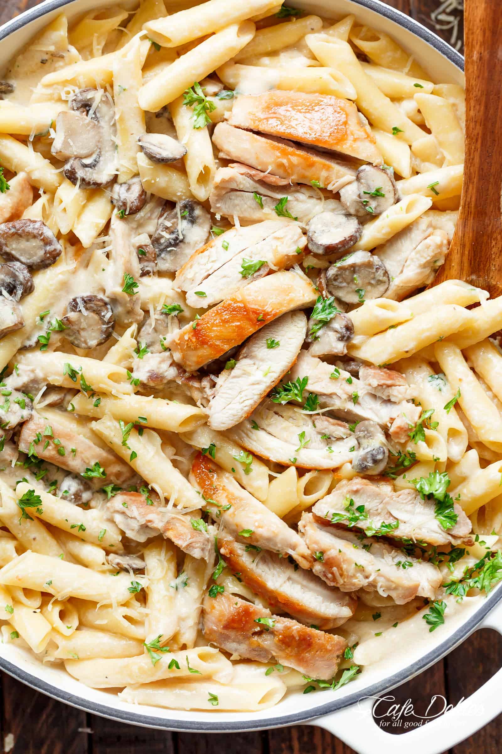 One Pot Creamy Garlic Parmesan Chicken Alfredo